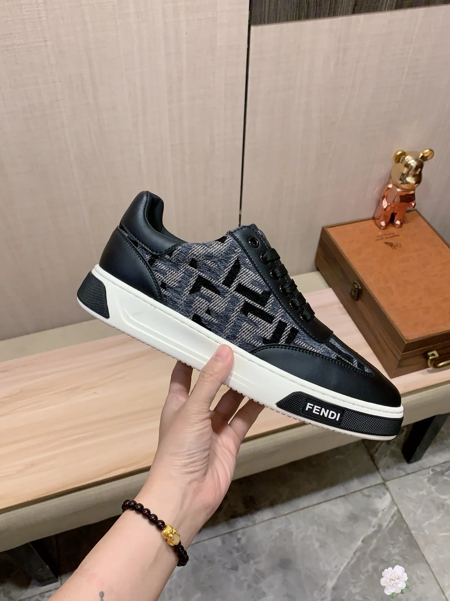 Men's men's shoes 💰420💰💰🎩🎩[Lightning][Lightning] "FENDI*" The latest and most popular casual shoes, top brand [Seduce] luxury ~ purchasing agent, top quality ~. [Strong] The upper is made of imported breathable cowhide with material ➕ breathable sheepskin feet (•) and fine workmanship. The original stylish and stylish soft rubber wear-resistant and non-slip outsole is light and comfortable on the feet. The real thing looks better when photographed in person. 0099: code: 38-44, 4️⃣ colors selected